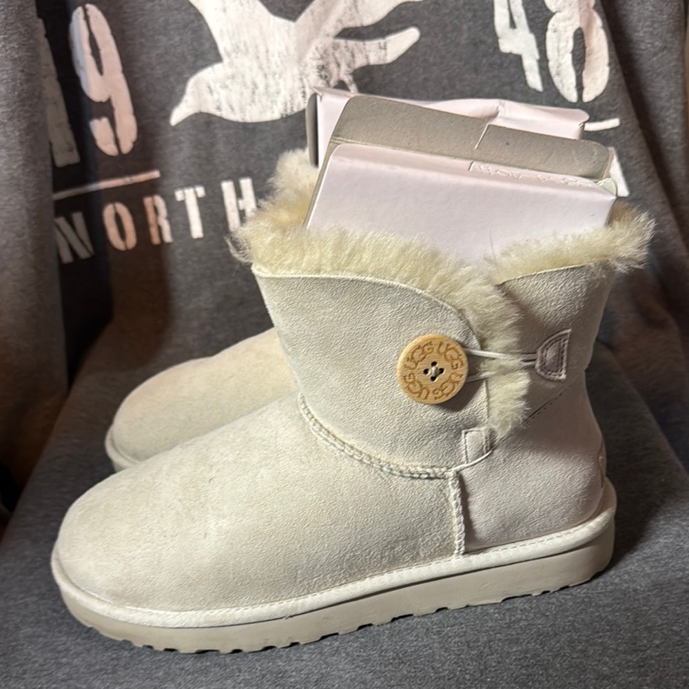 UGG Mini Bailey Button Boots - Cloud